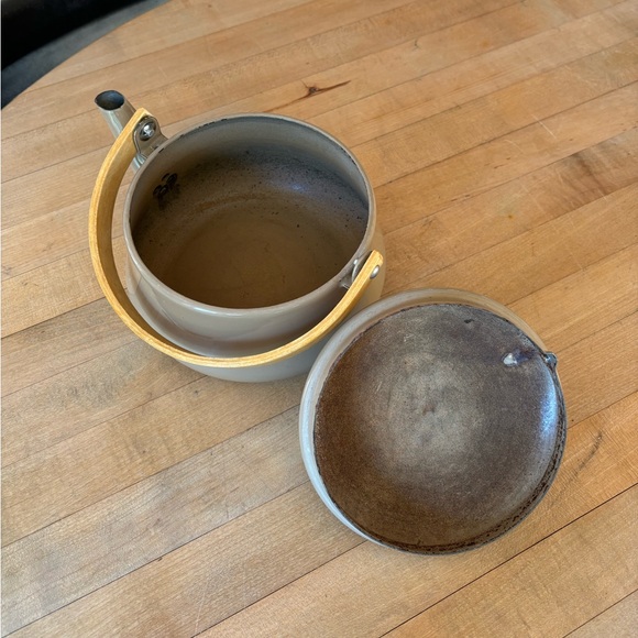 Vintage Enameled Kettle with Bentwood Handle - Picture 7 of 12